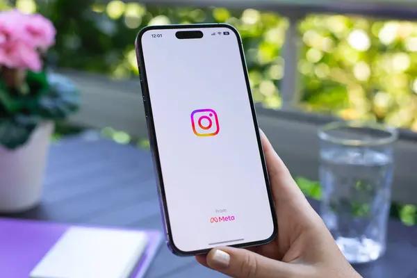 How to View Private Instagram Photos Without Apps